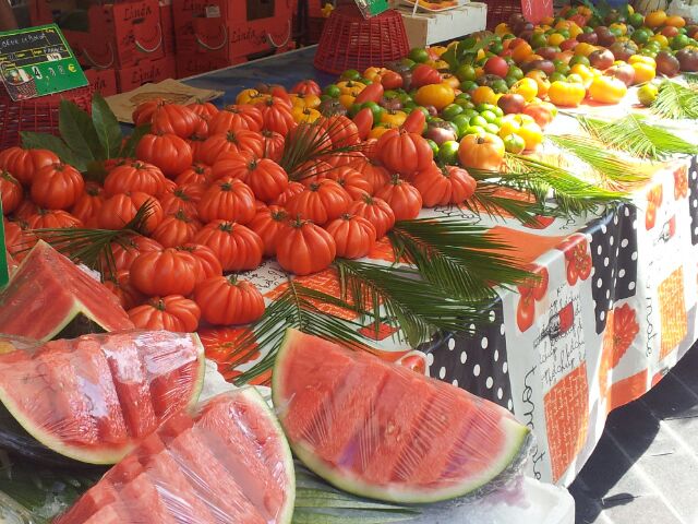 banco di verdura e cocomero